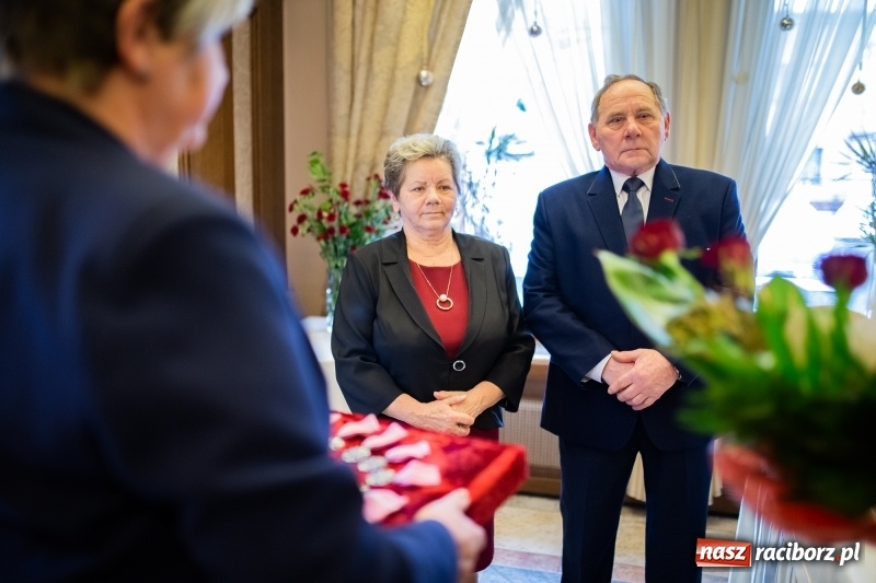 Zdjęcie w galerii na portalu naszraciborz.pl: Złote gody w Krzanowicach. Medale Prezydenta RP odebrało pięć par FOTO i WIDEO wiadomości z regionu