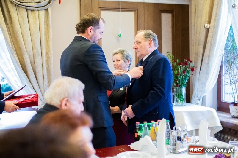 Zdjęcie w galerii na portalu naszraciborz.pl: Złote gody w Krzanowicach. Medale Prezydenta RP odebrało pięć par FOTO i WIDEO wiadomości z regionu