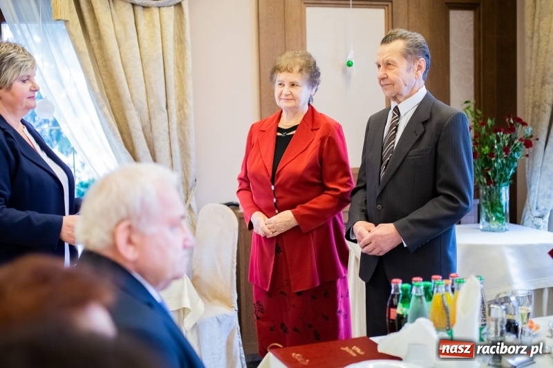 Zdjęcie w galerii na portalu naszraciborz.pl: Złote gody w Krzanowicach. Medale Prezydenta RP odebrało pięć par FOTO i WIDEO wiadomości z regionu