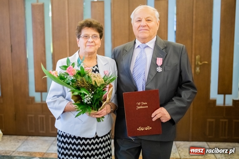 Zdjęcie w galerii na portalu naszraciborz.pl: Złote gody w Krzanowicach. Medale Prezydenta RP odebrało pięć par FOTO i WIDEO wiadomości z regionu