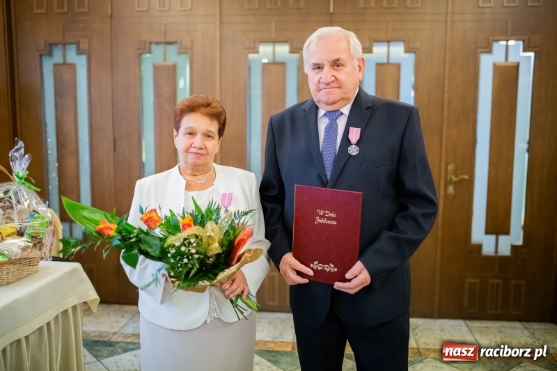 Zdjęcie w galerii na portalu naszraciborz.pl: Złote gody w Krzanowicach. Medale Prezydenta RP odebrało pięć par FOTO i WIDEO wiadomości z regionu