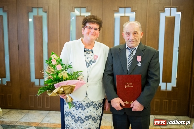 Zdjęcie w galerii na portalu naszraciborz.pl: Złote gody w Krzanowicach. Medale Prezydenta RP odebrało pięć par FOTO i WIDEO wiadomości z regionu