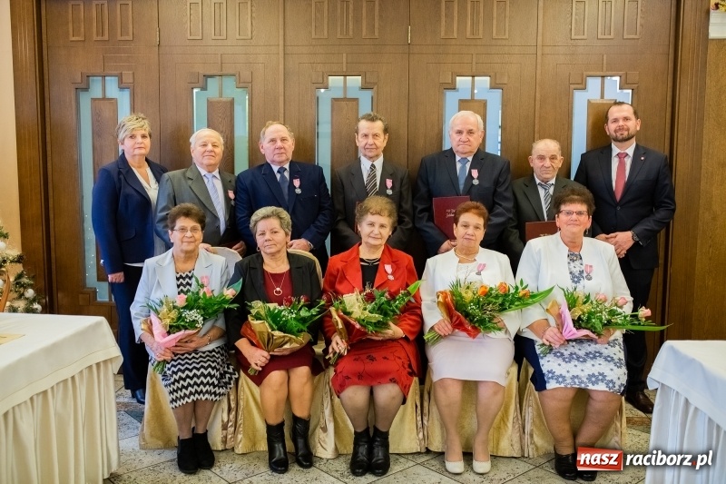 Zdjęcie w galerii na portalu naszraciborz.pl: Złote gody w Krzanowicach. Medale Prezydenta RP odebrało pięć par FOTO i WIDEO wiadomości z regionu