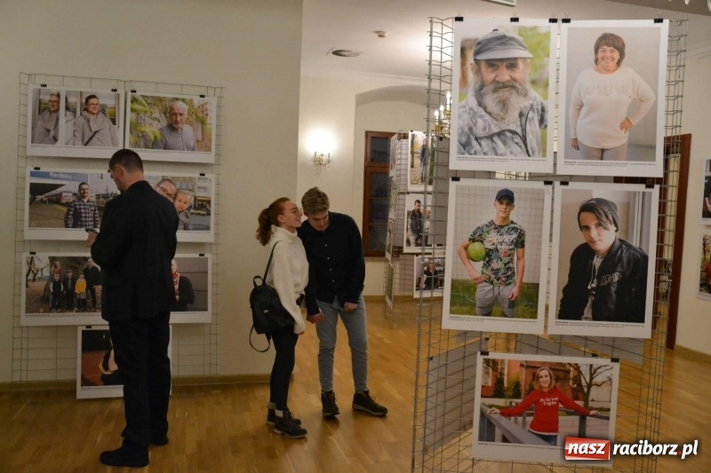 Zdjęcie w galerii na portalu naszraciborz.pl: 100 patriotów - na Zamku Piastowskim otwarto nową wystawę  wiadomości z regionu