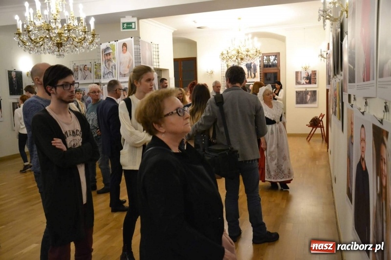 Zdjęcie w galerii na portalu naszraciborz.pl: 100 patriotów - na Zamku Piastowskim otwarto nową wystawę  wiadomości z regionu