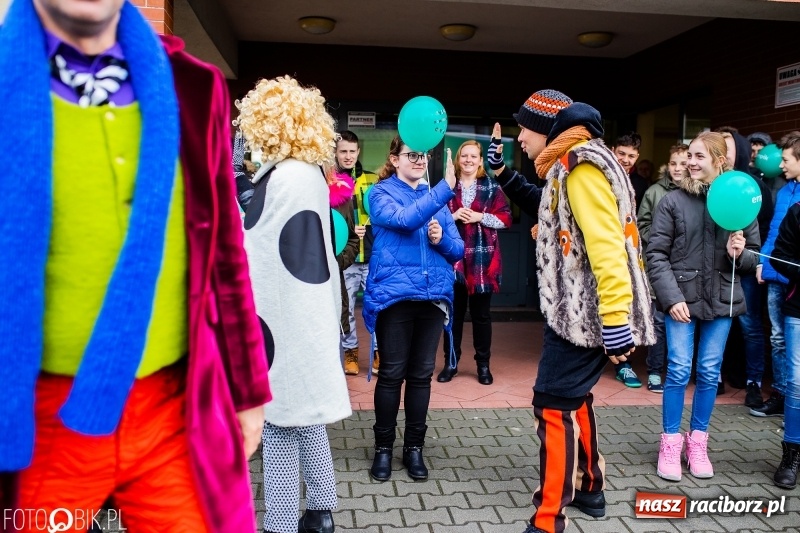 Zdjęcie w galerii na portalu naszraciborz.pl: Tysiąc książek od Empiku dla Szkoły Podstawowej w Rudniku wiadomości z regionu