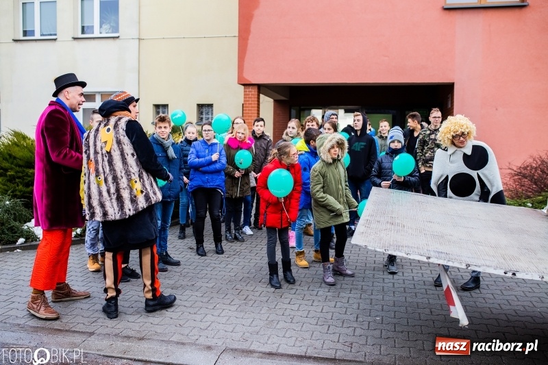 Zdjęcie w galerii na portalu naszraciborz.pl: Tysiąc książek od Empiku dla Szkoły Podstawowej w Rudniku wiadomości z regionu