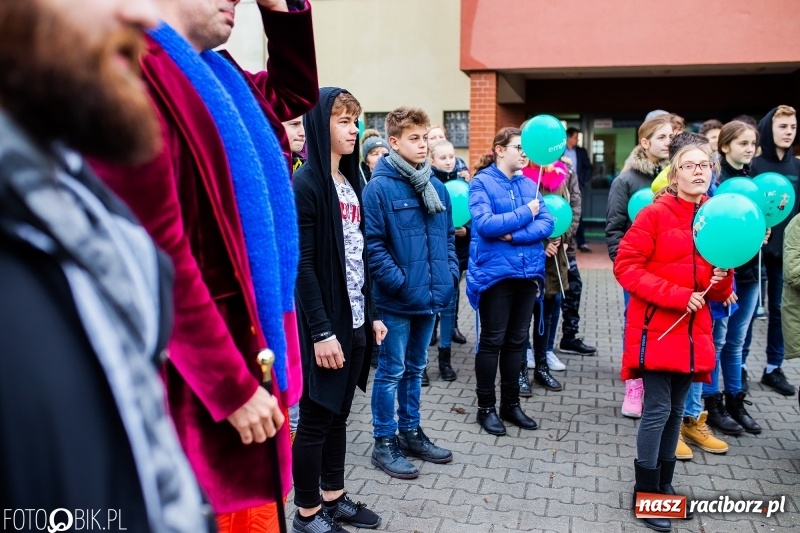 Zdjęcie w galerii na portalu naszraciborz.pl: Tysiąc książek od Empiku dla Szkoły Podstawowej w Rudniku wiadomości z regionu