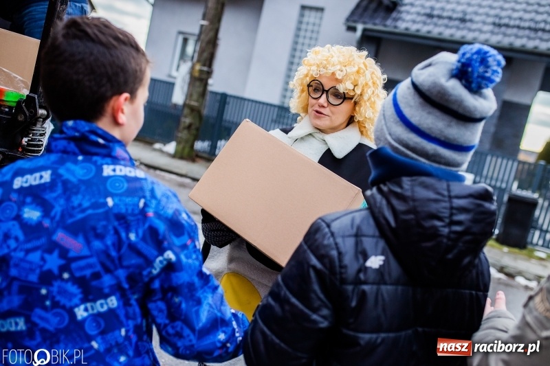 Zdjęcie w galerii na portalu naszraciborz.pl: Tysiąc książek od Empiku dla Szkoły Podstawowej w Rudniku wiadomości z regionu