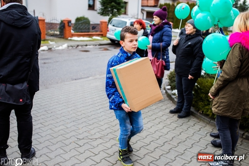 Zdjęcie w galerii na portalu naszraciborz.pl: Tysiąc książek od Empiku dla Szkoły Podstawowej w Rudniku wiadomości z regionu