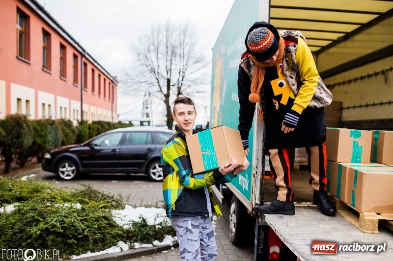 Zdjęcie w galerii na portalu naszraciborz.pl: Tysiąc książek od Empiku dla Szkoły Podstawowej w Rudniku wiadomości z regionu