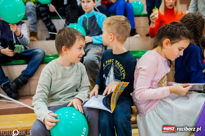 Zdjęcie w galerii na portalu naszraciborz.pl: Tysiąc książek od Empiku dla Szkoły Podstawowej w Rudniku wiadomości z regionu