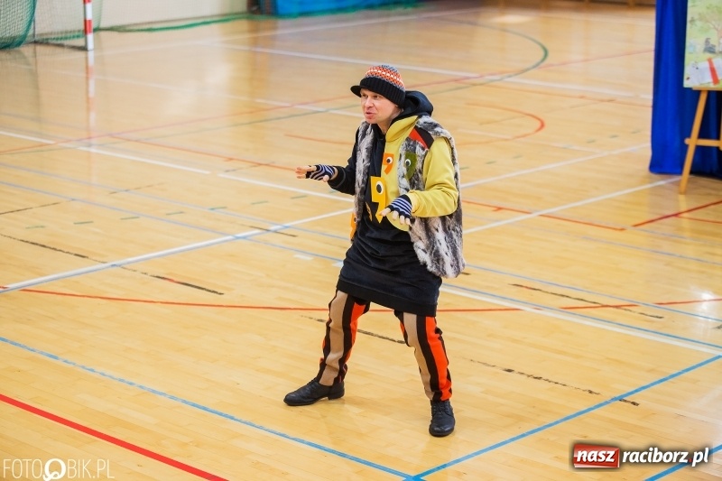 Zdjęcie w galerii na portalu naszraciborz.pl: Tysiąc książek od Empiku dla Szkoły Podstawowej w Rudniku wiadomości z regionu