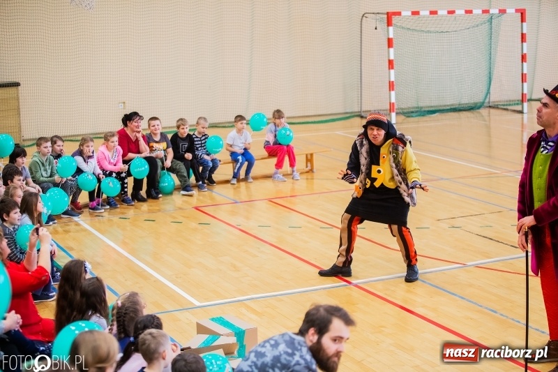 Zdjęcie w galerii na portalu naszraciborz.pl: Tysiąc książek od Empiku dla Szkoły Podstawowej w Rudniku wiadomości z regionu