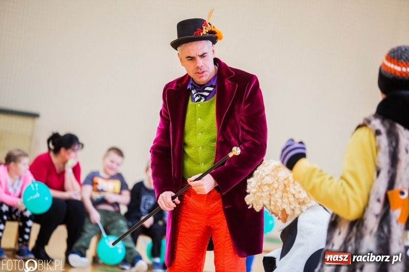 Zdjęcie w galerii na portalu naszraciborz.pl: Tysiąc książek od Empiku dla Szkoły Podstawowej w Rudniku wiadomości z regionu