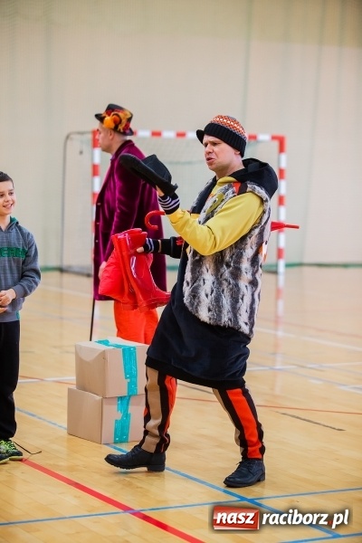 Zdjęcie w galerii na portalu naszraciborz.pl: Tysiąc książek od Empiku dla Szkoły Podstawowej w Rudniku wiadomości z regionu