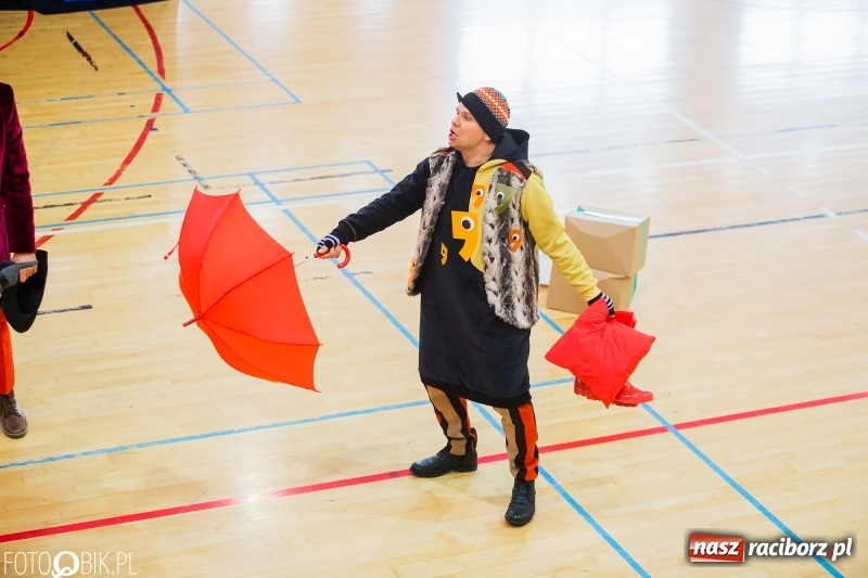 Zdjęcie w galerii na portalu naszraciborz.pl: Tysiąc książek od Empiku dla Szkoły Podstawowej w Rudniku wiadomości z regionu