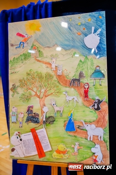 Zdjęcie w galerii na portalu naszraciborz.pl: Tysiąc książek od Empiku dla Szkoły Podstawowej w Rudniku wiadomości z regionu