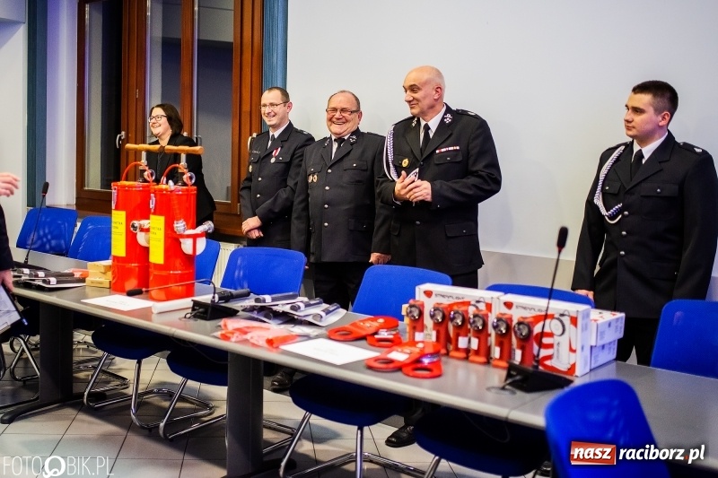 Zdjęcie w galerii na portalu naszraciborz.pl: Strażacy ochotnicy z raciborskich dzielnic odebrali sprzęt z Funduszu Sprawiedliwości wiadomości z regionu