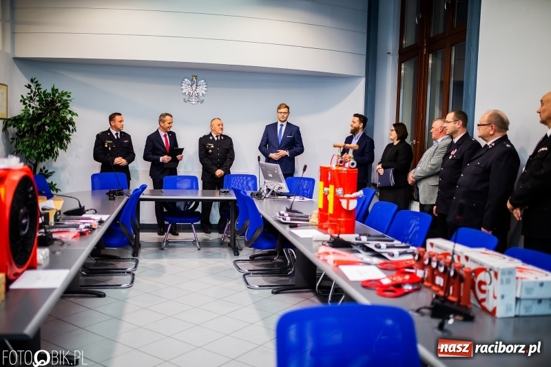 Zdjęcie w galerii na portalu naszraciborz.pl: Strażacy ochotnicy z raciborskich dzielnic odebrali sprzęt z Funduszu Sprawiedliwości wiadomości z regionu