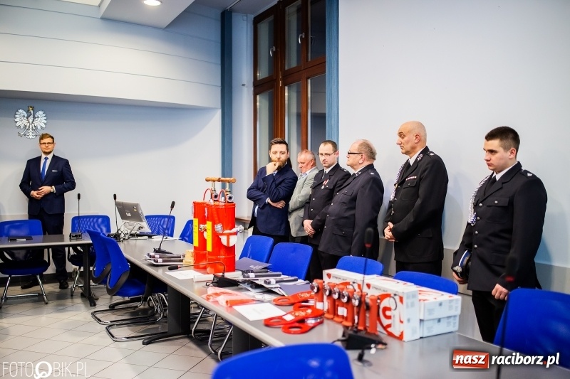 Zdjęcie w galerii na portalu naszraciborz.pl: Strażacy ochotnicy z raciborskich dzielnic odebrali sprzęt z Funduszu Sprawiedliwości wiadomości z regionu