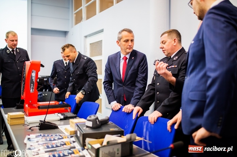 Zdjęcie w galerii na portalu naszraciborz.pl: Strażacy ochotnicy z raciborskich dzielnic odebrali sprzęt z Funduszu Sprawiedliwości wiadomości z regionu
