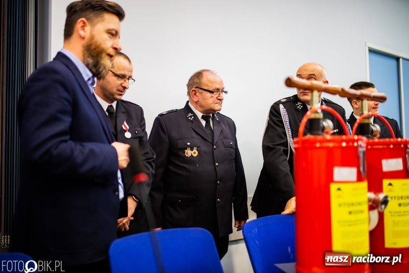Zdjęcie w galerii na portalu naszraciborz.pl: Strażacy ochotnicy z raciborskich dzielnic odebrali sprzęt z Funduszu Sprawiedliwości wiadomości z regionu