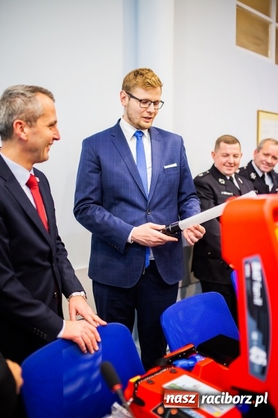 Zdjęcie w galerii na portalu naszraciborz.pl: Strażacy ochotnicy z raciborskich dzielnic odebrali sprzęt z Funduszu Sprawiedliwości wiadomości z regionu