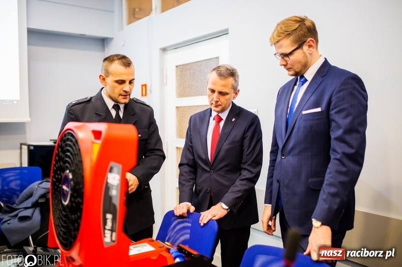 Zdjęcie w galerii na portalu naszraciborz.pl: Strażacy ochotnicy z raciborskich dzielnic odebrali sprzęt z Funduszu Sprawiedliwości wiadomości z regionu