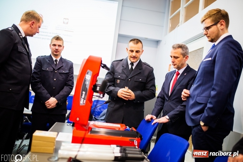 Zdjęcie w galerii na portalu naszraciborz.pl: Strażacy ochotnicy z raciborskich dzielnic odebrali sprzęt z Funduszu Sprawiedliwości wiadomości z regionu