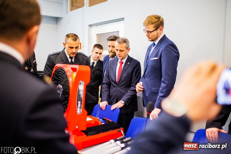 Zdjęcie w galerii na portalu naszraciborz.pl: Strażacy ochotnicy z raciborskich dzielnic odebrali sprzęt z Funduszu Sprawiedliwości wiadomości z regionu