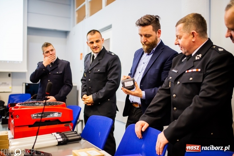 Zdjęcie w galerii na portalu naszraciborz.pl: Strażacy ochotnicy z raciborskich dzielnic odebrali sprzęt z Funduszu Sprawiedliwości wiadomości z regionu