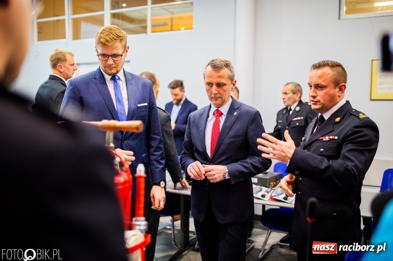 Zdjęcie w galerii na portalu naszraciborz.pl: Strażacy ochotnicy z raciborskich dzielnic odebrali sprzęt z Funduszu Sprawiedliwości wiadomości z regionu