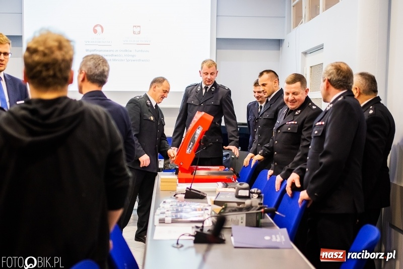 Zdjęcie w galerii na portalu naszraciborz.pl: Strażacy ochotnicy z raciborskich dzielnic odebrali sprzęt z Funduszu Sprawiedliwości wiadomości z regionu