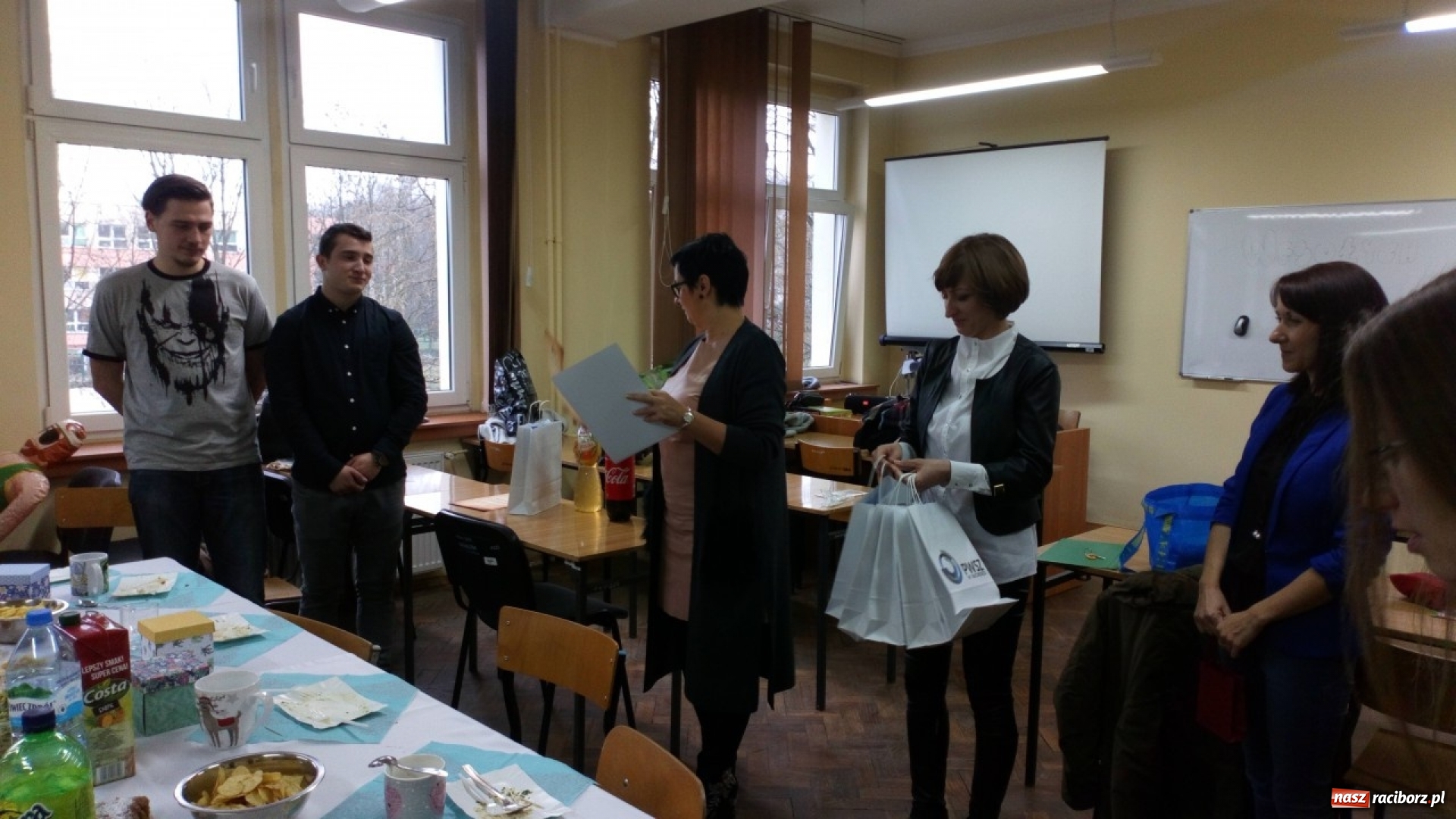 Zdjęcie w galerii na portalu naszraciborz.pl: Studenci PWSZ w Raciborzu mają moc wiadomości z regionu