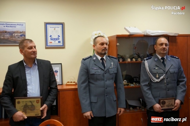 Zdjęcie w galerii na portalu naszraciborz.pl: Emerytury nadszedł czas. Policjanci z Raciborza pożegnali asp. szt. Bogdana Adamika wiadomości z regionu