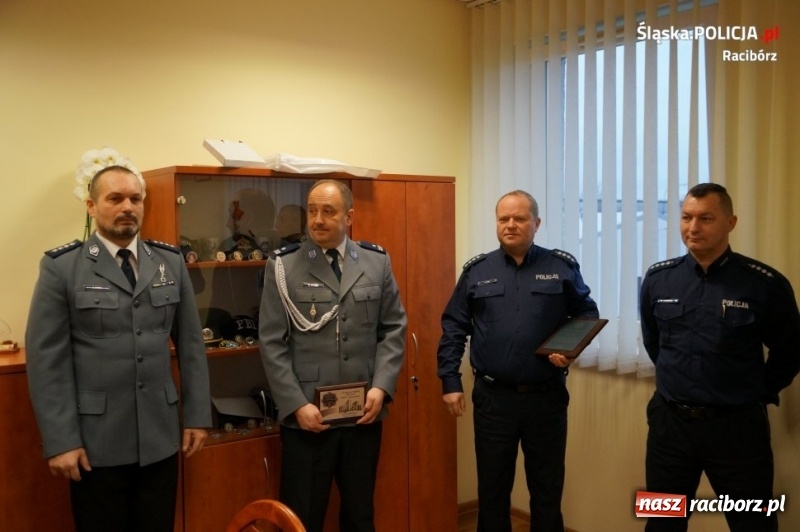 Zdjęcie w galerii na portalu naszraciborz.pl: Emerytury nadszedł czas. Policjanci z Raciborza pożegnali asp. szt. Bogdana Adamika wiadomości z regionu