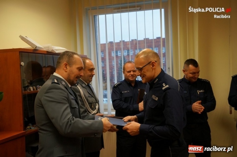 Zdjęcie w galerii na portalu naszraciborz.pl: Emerytury nadszedł czas. Policjanci z Raciborza pożegnali asp. szt. Bogdana Adamika wiadomości z regionu