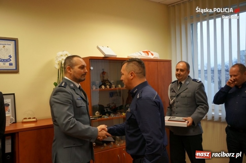 Zdjęcie w galerii na portalu naszraciborz.pl: Emerytury nadszedł czas. Policjanci z Raciborza pożegnali asp. szt. Bogdana Adamika wiadomości z regionu