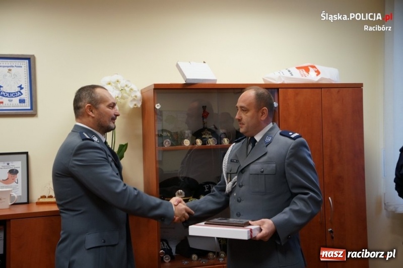 Zdjęcie w galerii na portalu naszraciborz.pl: Emerytury nadszedł czas. Policjanci z Raciborza pożegnali asp. szt. Bogdana Adamika wiadomości z regionu