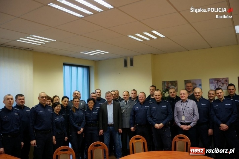 Zdjęcie w galerii na portalu naszraciborz.pl: Emerytury nadszedł czas. Policjanci z Raciborza pożegnali asp. szt. Bogdana Adamika wiadomości z regionu
