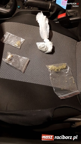 Zdjęcie w galerii na portalu naszraciborz.pl: Na widok policjantów próbował odjechać. Miał w aucie narkotyki FOTO wiadomości z regionu