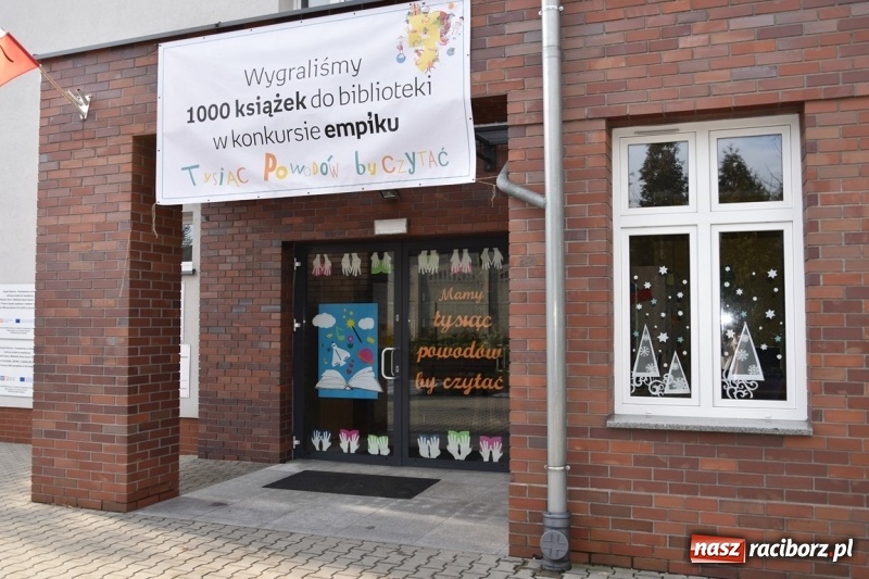 Zdjęcie w galerii na portalu naszraciborz.pl: Kobyla wygrała 1000 książek w konkursie Empiku  wiadomości z regionu