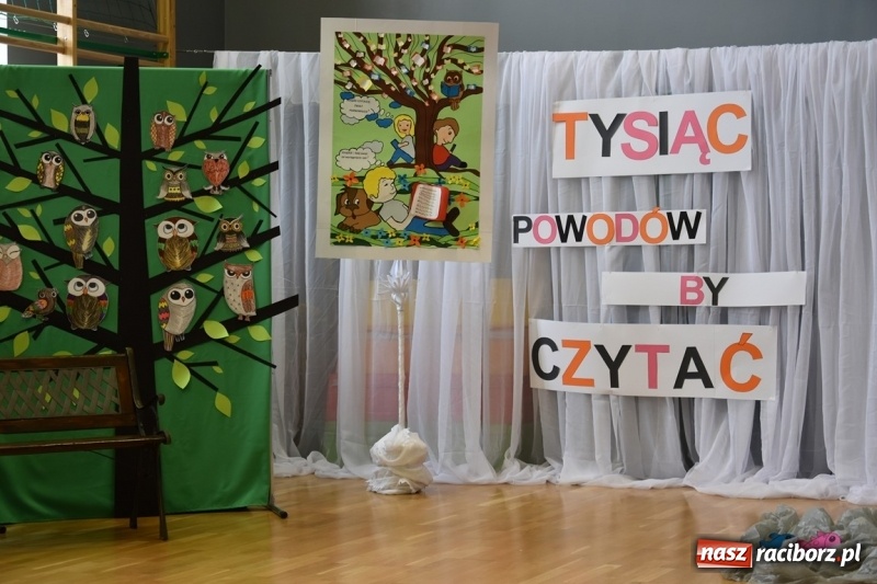 Zdjęcie w galerii na portalu naszraciborz.pl: Kobyla wygrała 1000 książek w konkursie Empiku  wiadomości z regionu