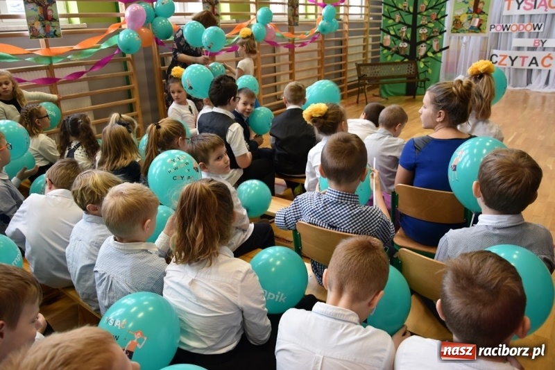 Zdjęcie w galerii na portalu naszraciborz.pl: Kobyla wygrała 1000 książek w konkursie Empiku  wiadomości z regionu