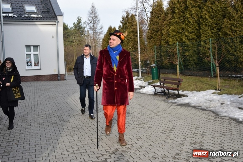 Zdjęcie w galerii na portalu naszraciborz.pl: Kobyla wygrała 1000 książek w konkursie Empiku  wiadomości z regionu