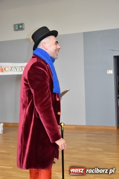 Zdjęcie w galerii na portalu naszraciborz.pl: Kobyla wygrała 1000 książek w konkursie Empiku  wiadomości z regionu