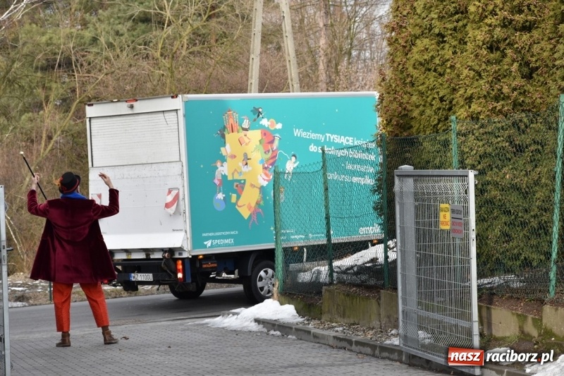 Zdjęcie w galerii na portalu naszraciborz.pl: Kobyla wygrała 1000 książek w konkursie Empiku  wiadomości z regionu