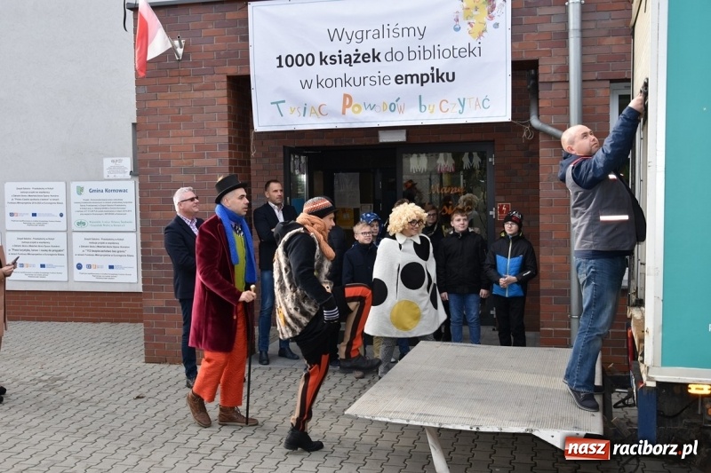 Zdjęcie w galerii na portalu naszraciborz.pl: Kobyla wygrała 1000 książek w konkursie Empiku  wiadomości z regionu