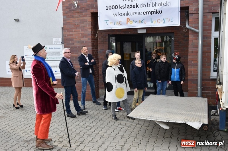 Zdjęcie w galerii na portalu naszraciborz.pl: Kobyla wygrała 1000 książek w konkursie Empiku  wiadomości z regionu